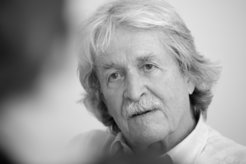 Prof. Dr. Hermann Bujard während eines Interview anlässlich der 30-Jahrfeier des ZMBH im Jahr 2015.